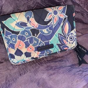 Used this for a few months and went back to a giant purse!